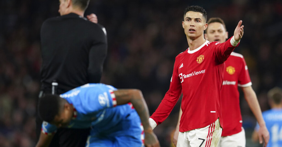 Fans von Manchester United warfen Trümmer auf das Spielfeld